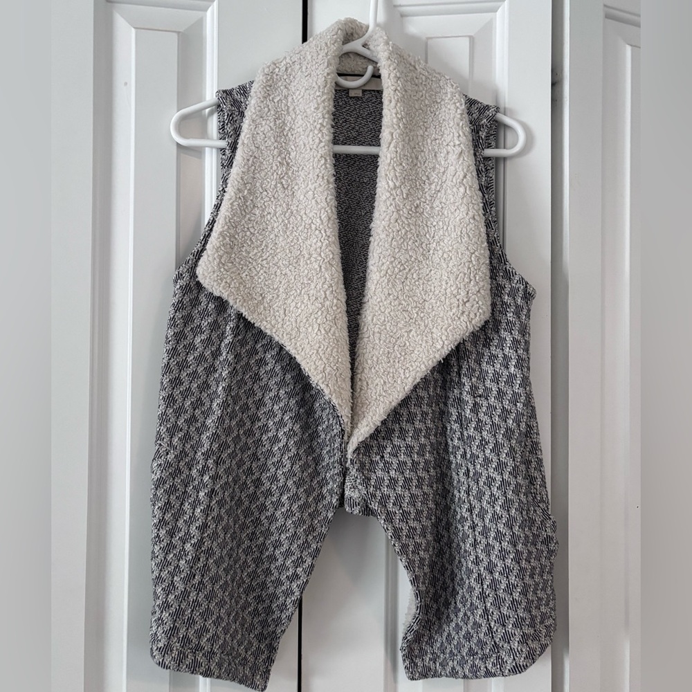 LOFT Black and White Textured Vest